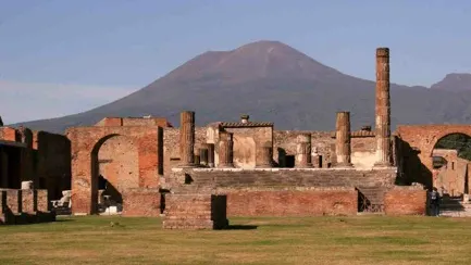 Un fragment dintr-o frescă din Casa lui Neptun din Pompei, furat de persoane neidentificate