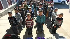 "Privaţi de ajutor, trăind în ruine şi luptând să găsească hrană". DRAMA A MILIOANE DE COPII