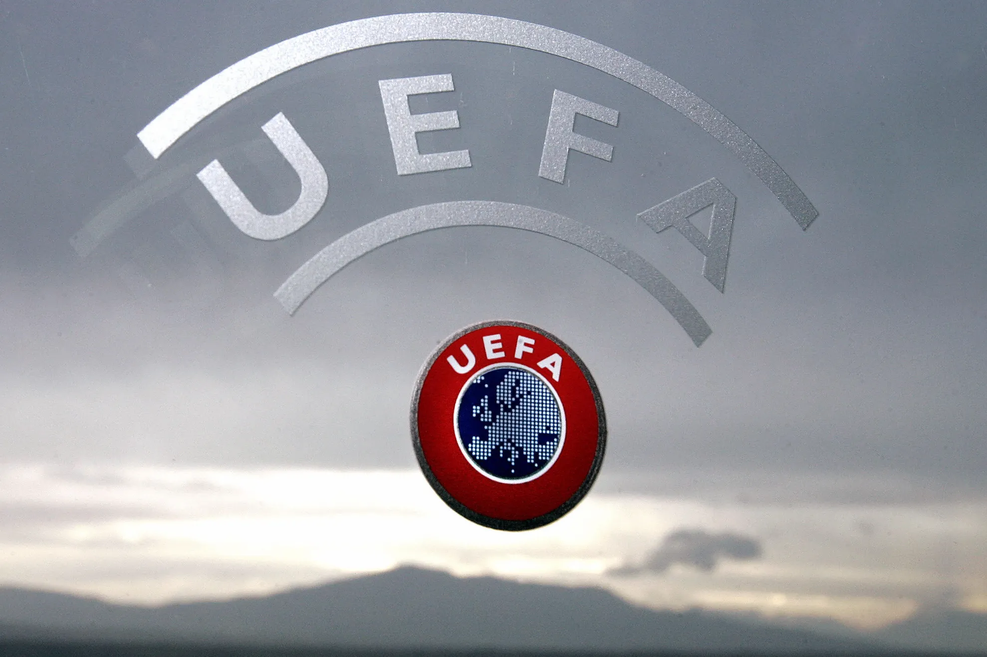 UEFA: Nouă cluburi vor fi sancţionate pentru nerespectarea regulamentului de fair-play financiar