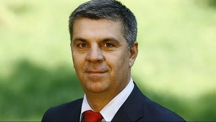 Bistriţa: Valeriu Zgonea a împărţit mărţişoare, inclusiv în sediul PNL