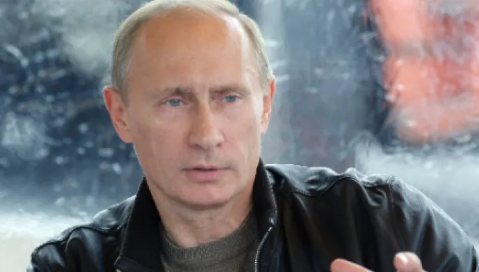 Putin confirmă "retragerea parţială" a trupelor ruse staţionate de-a lungul frontierei Ucrainei
