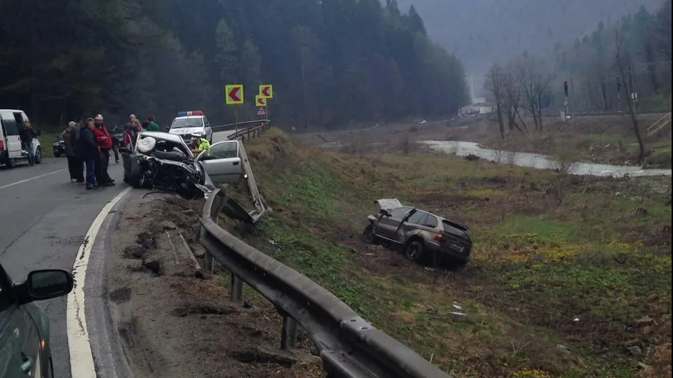 ACCIDENT GRAV în Azuga. Un mort și trei răniți grav