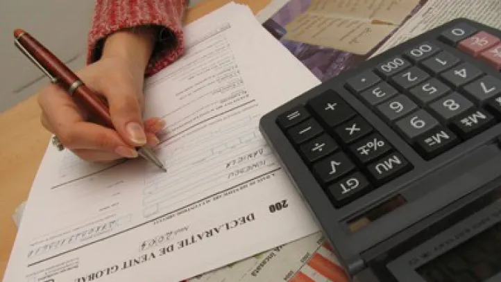 FMI preferă REDUCEREA CAS din 2015,dar nu exclude o tăiere din vară dacă se iau măsuri de compensare