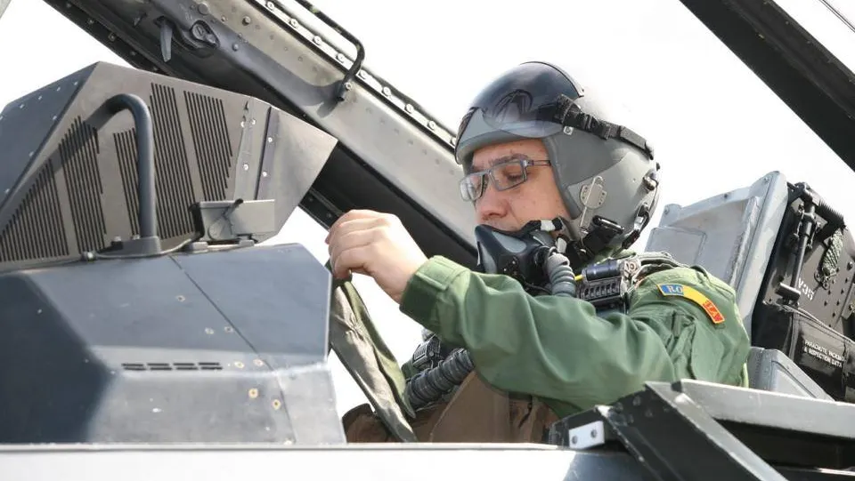 Pilot F-16: Premierul a vorbit tot timpul, mi-a spus: Yoggi, mă simt minunat, aş vrea această slujbă