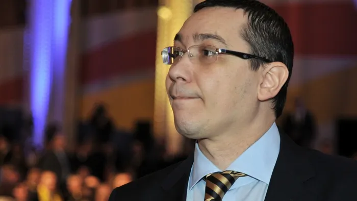 VICTOR PONTA a făcut o baie de mulţime în Dâmboviţa