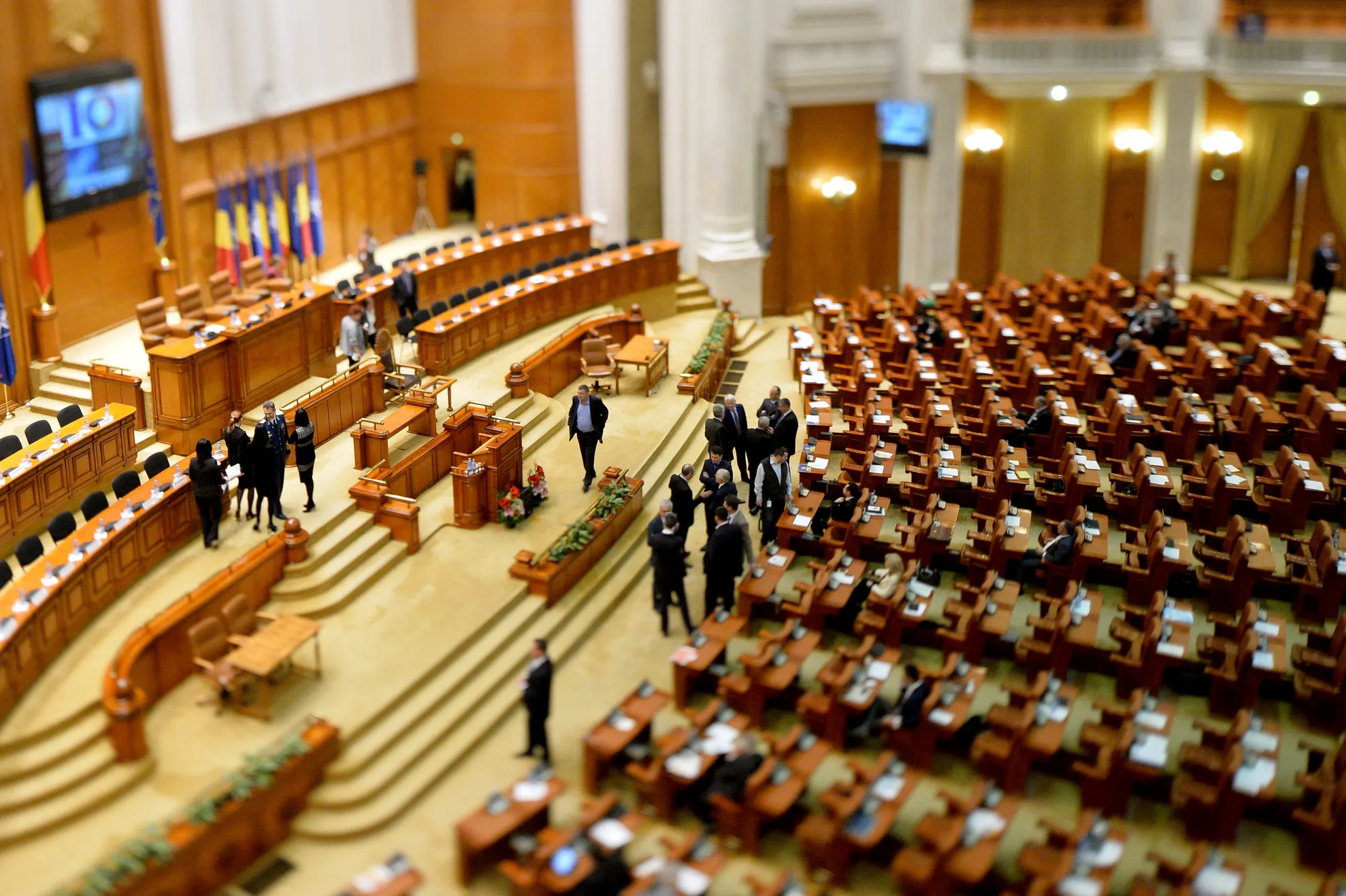 Audierile miniștrilor propuși, la ora 8.00. Votul plenului pentru validarea Guvernului, la 15.00