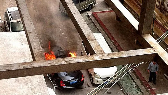 A legat-o de o canistră şi i-a dat foc iubitei însărcinate. Apoi, ceva ÎNFIORĂTOR s-a întâmplat