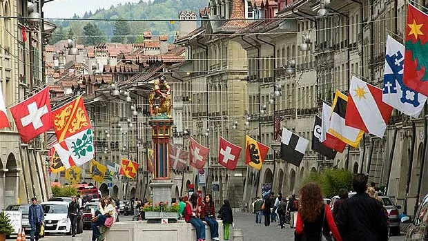 Elveţia prelungeşte RESTRICŢIILE pe piaţa muncii pentru români şi bulgari. Vezi până când
