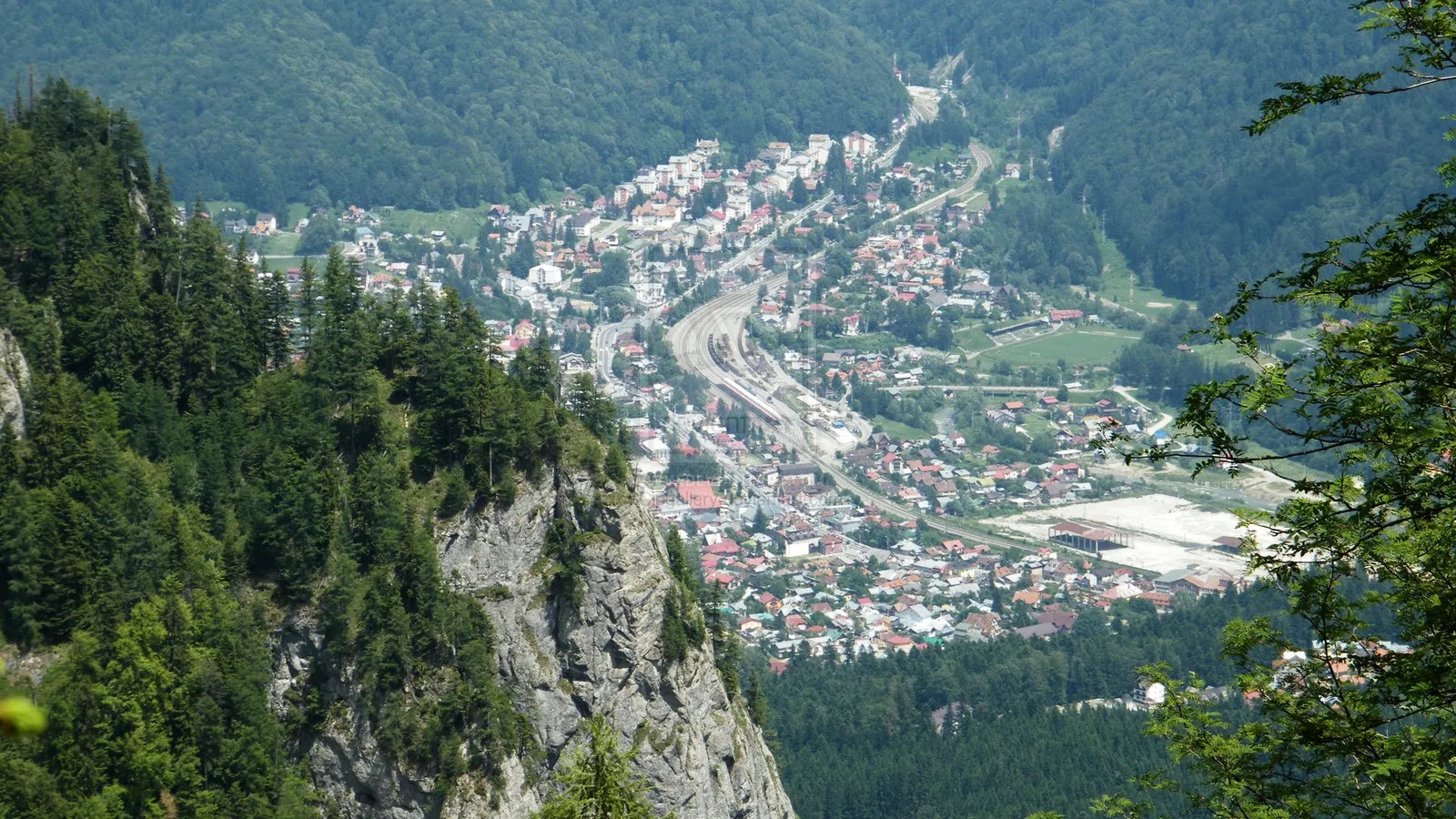Şocant: cum a fost găsită o femeie în Buşteni, în mijlocul verii