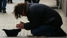 Un gălăţean a înşelat o firmă din Vaslui, cu un SRL înfiinţat pe numele unui cerşetor