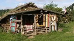 Trăieşte într-o colibă, dar a impresionat pe toată lumea. GESTUL EMOŢIONANT făcut de tânără