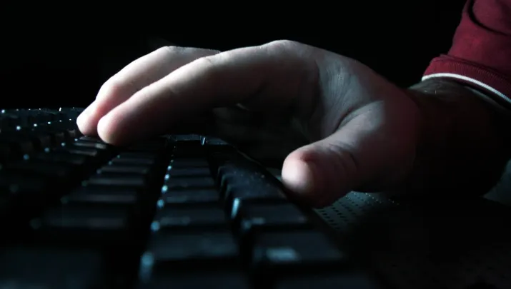 Contul de e-mail al unui deputat, spart de hackeri, care au trimis mesaje prin care cereau bani
