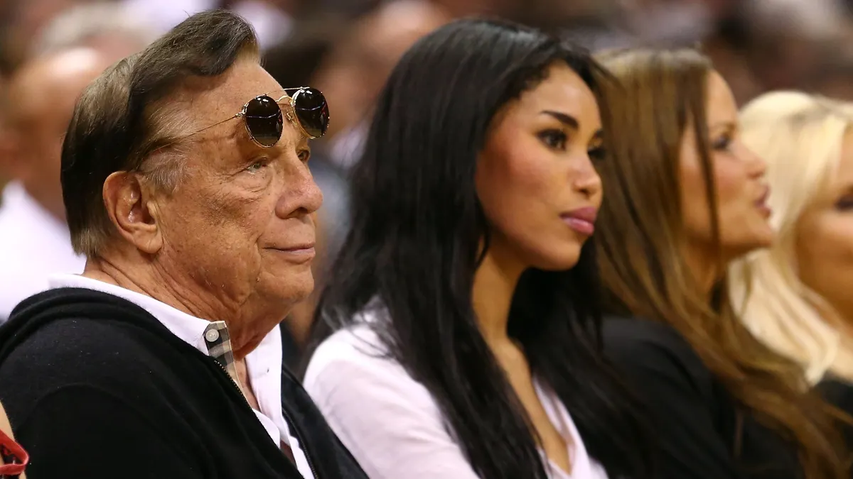 Donald Sterling, suspendat pe viaţă de NBA şi amendat cu 2,5 milioane de dolari