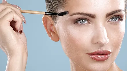Adio sprâncene chinuite. Noua modă care face ravagii