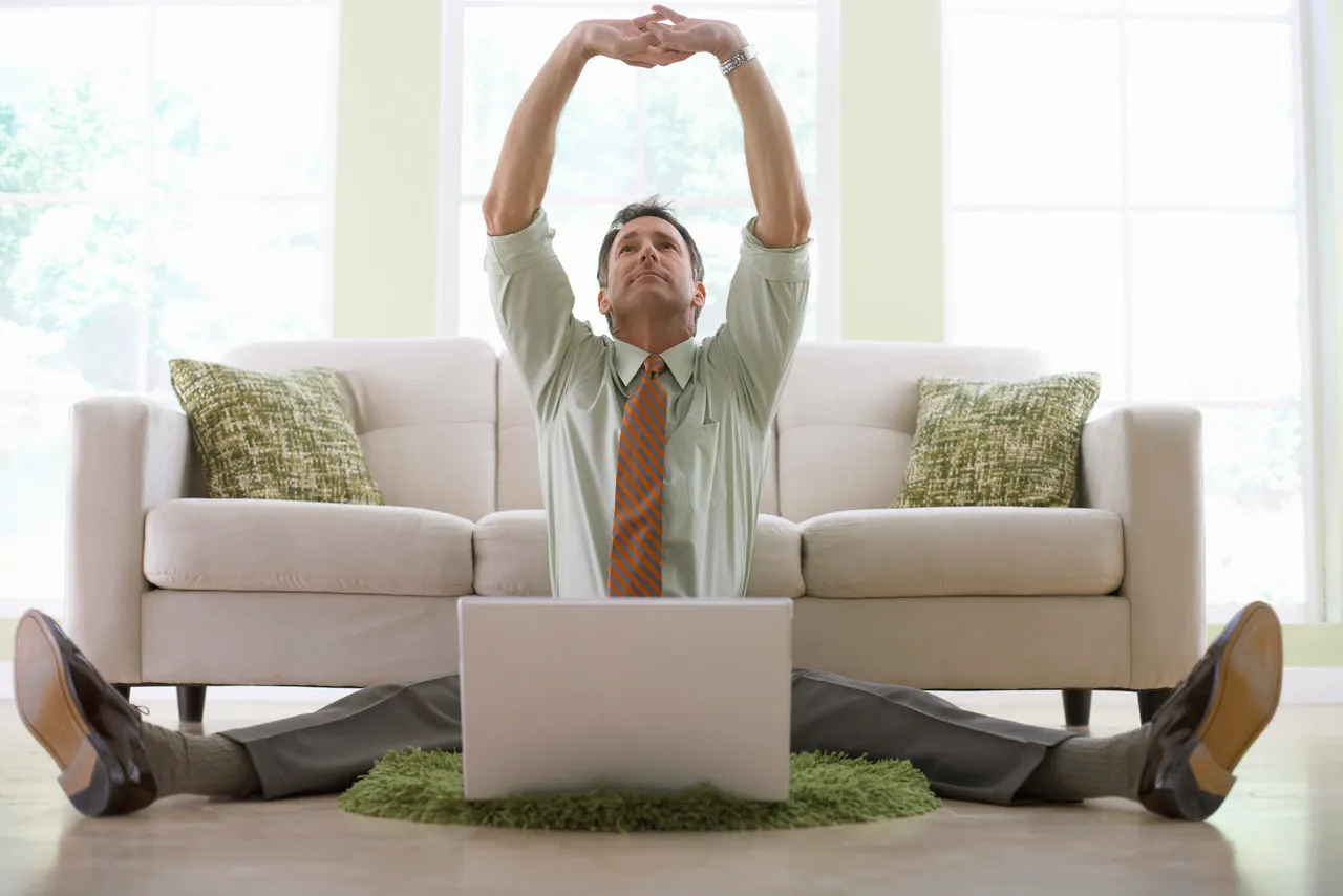 5 exerciţii fizice pe care orice bărbat ar trebui să le facă la birou