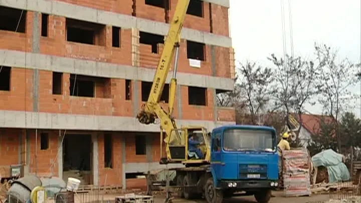 PARADOX în sectorul construcțiilor: șantierele din România vuiesc, dar NU se mai ridică locuințe