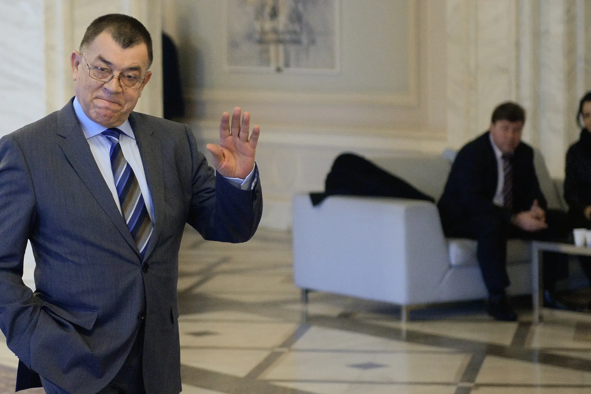 Cozmin Guşă, despre intenţia lui Stroe de a se înscrie în PSD: Dă dovadă că e UZAT