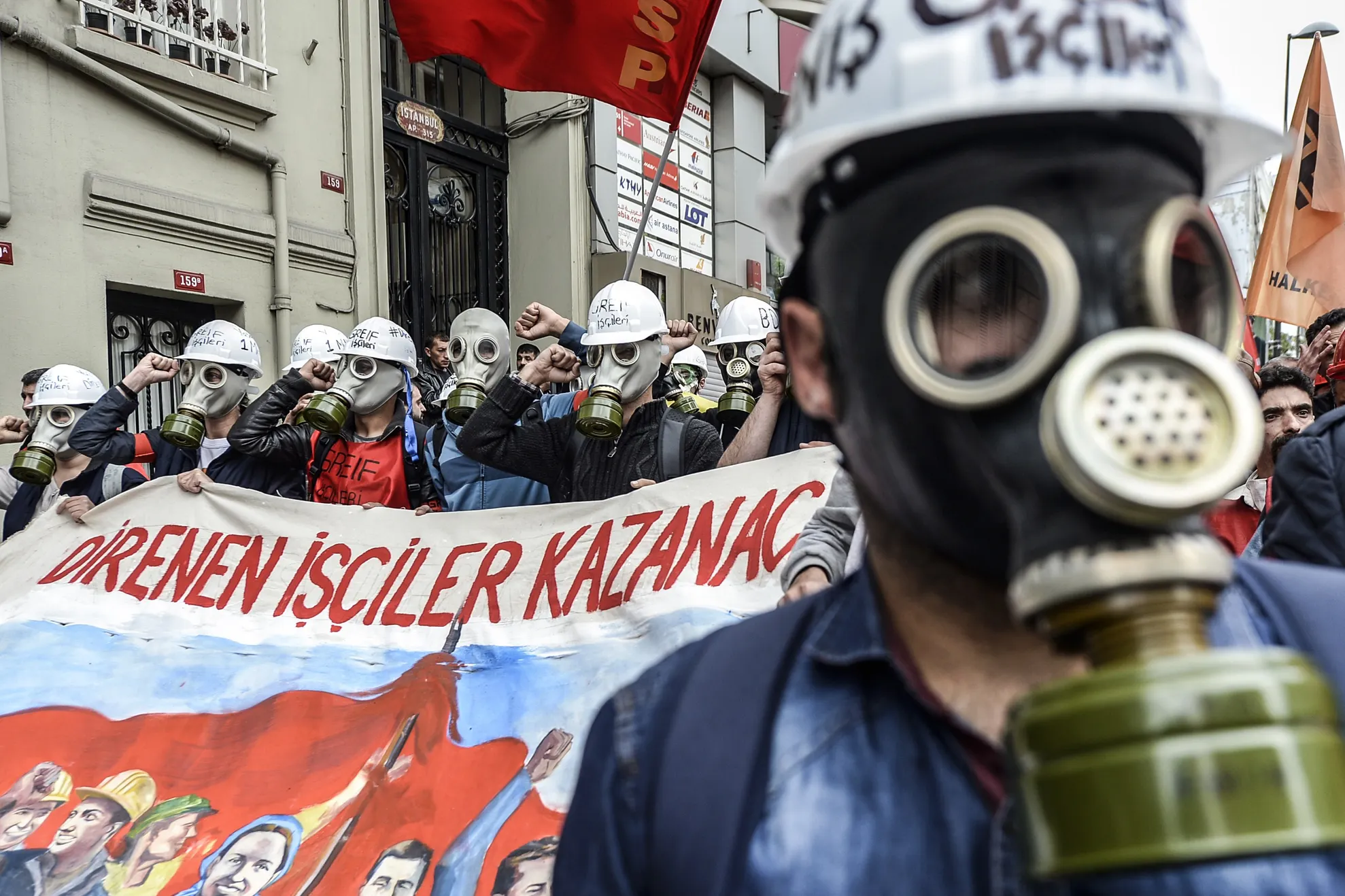 Ziua Muncii, între ciocniri la Istanbul şi defilări patriotice la Moscova