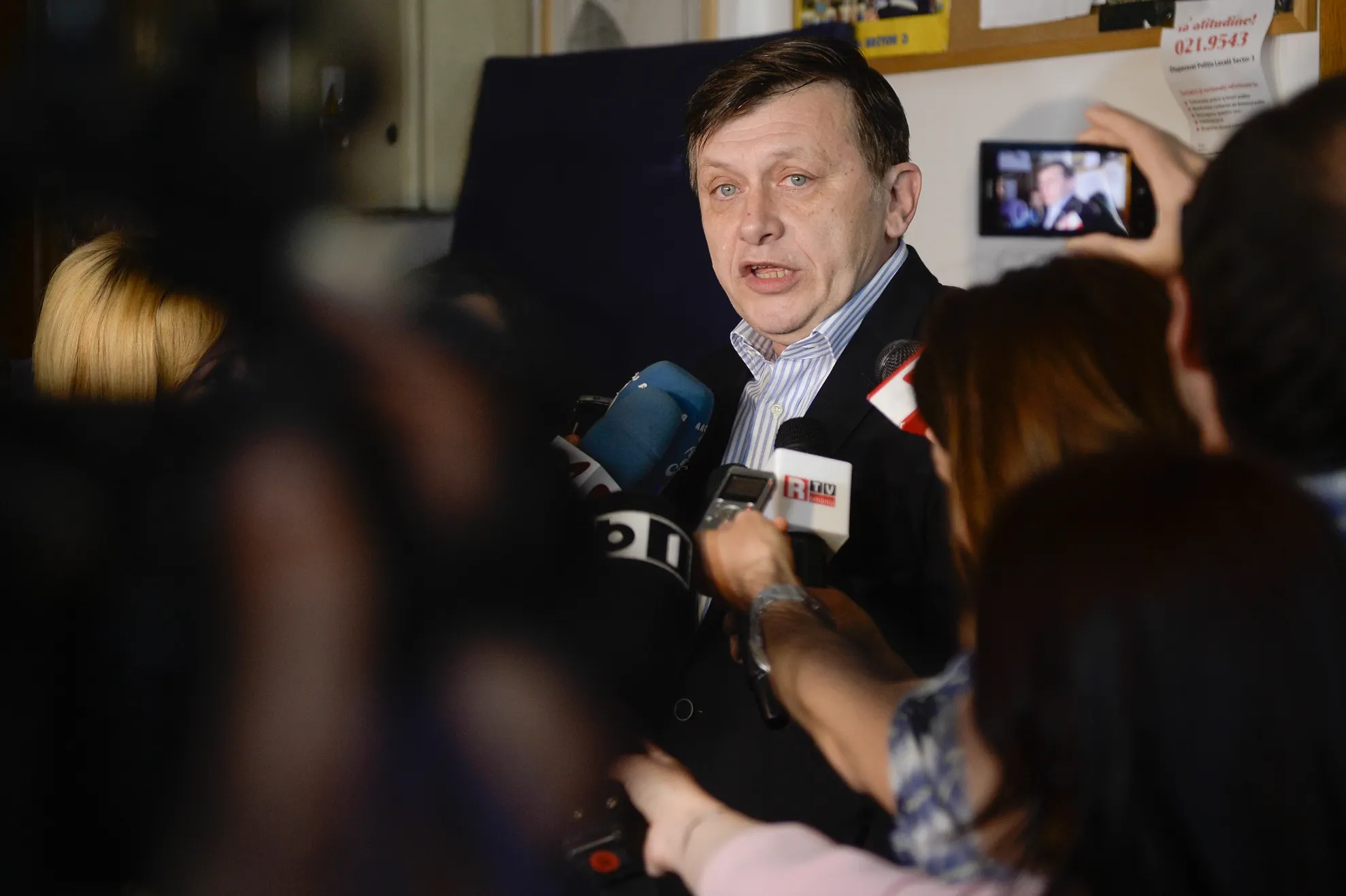 REZULTATE ALEGERI EUROPARLAMENTARE 2014. Cristoiu: Antonescu îşi joacă partidul la RULETA RUSEASCĂ