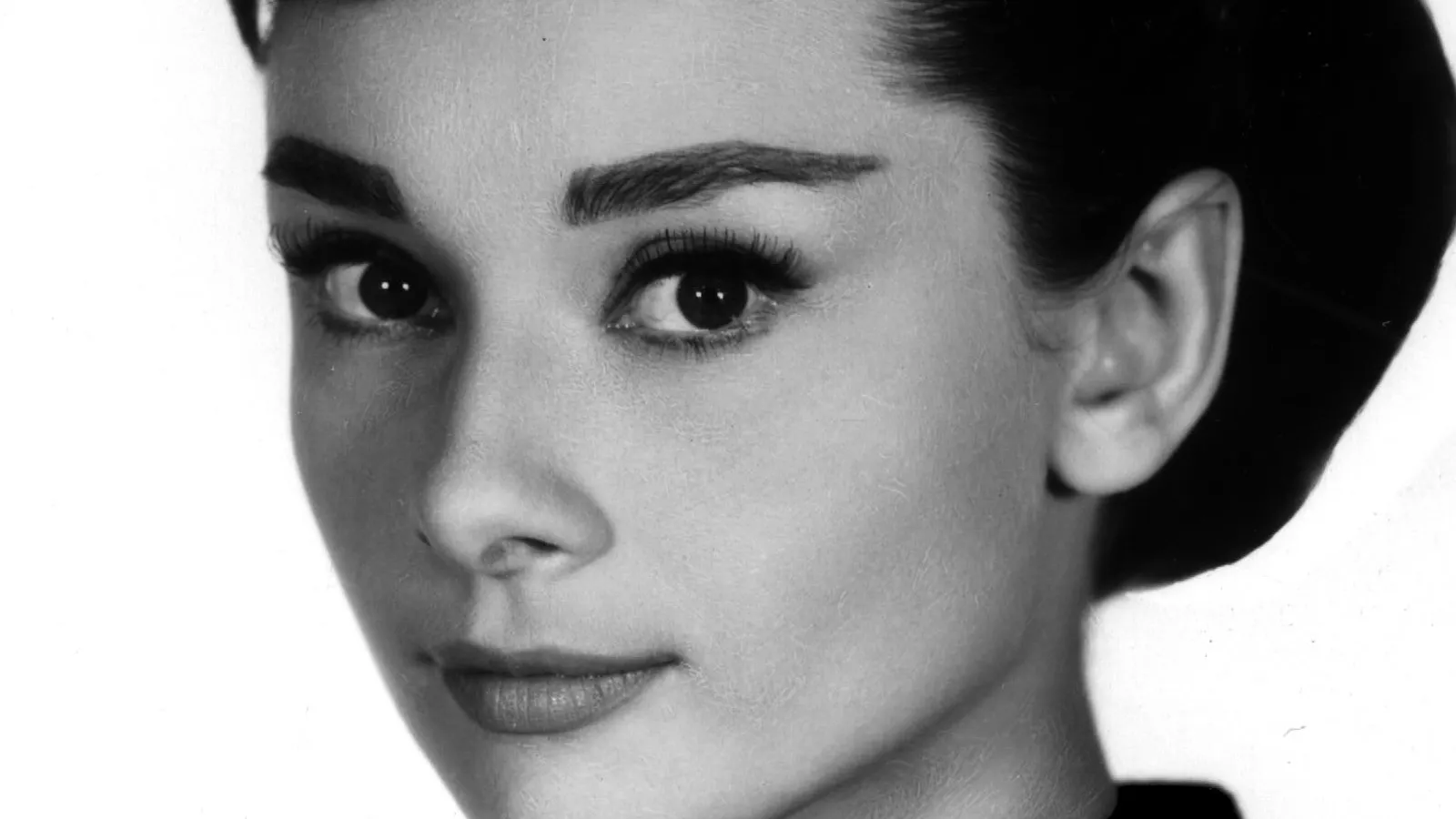 AUDREY HEPBURN, misterul celei mai frumoase femei din ultimul secol