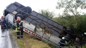 44 de morţi şi 11 răniţi, în urma unui accident de autocar