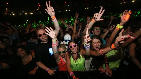 Zeci de persoane, SPITALIZATE DUPĂ UN CONCERT al DJ-ului Avicii la Toronto