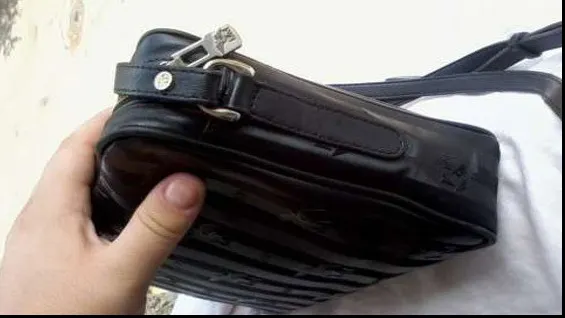 A GĂSIT O BORSETĂ CU BANI pe o masă la o terasă. CE A URMAT
