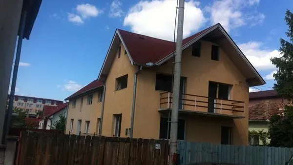 Un clujean a reușit să îi demoleze casa unui vecin construită ilegal