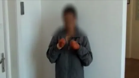 I-a păcălit pe toţi! Vezi cum făcea bani o cerşetoare din Sebeş