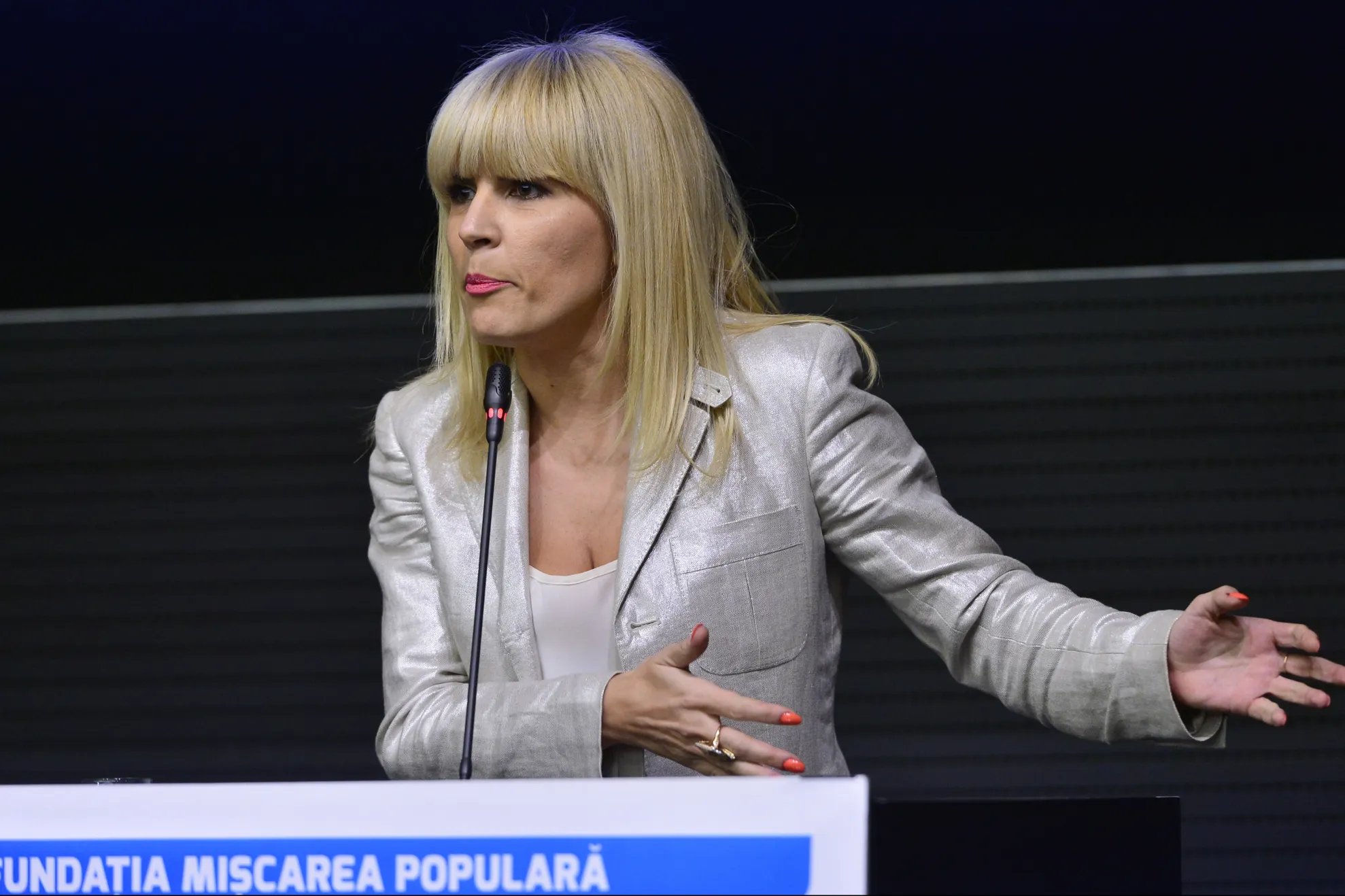 Elena Udrea: Victor Ponta creează numai scandaluri mediatice în această campanie