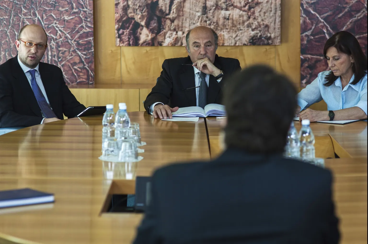 INCREDIBIL unde s-a ajuns! Se dau TESTE DE LIMBA ROMÂNĂ la angajare