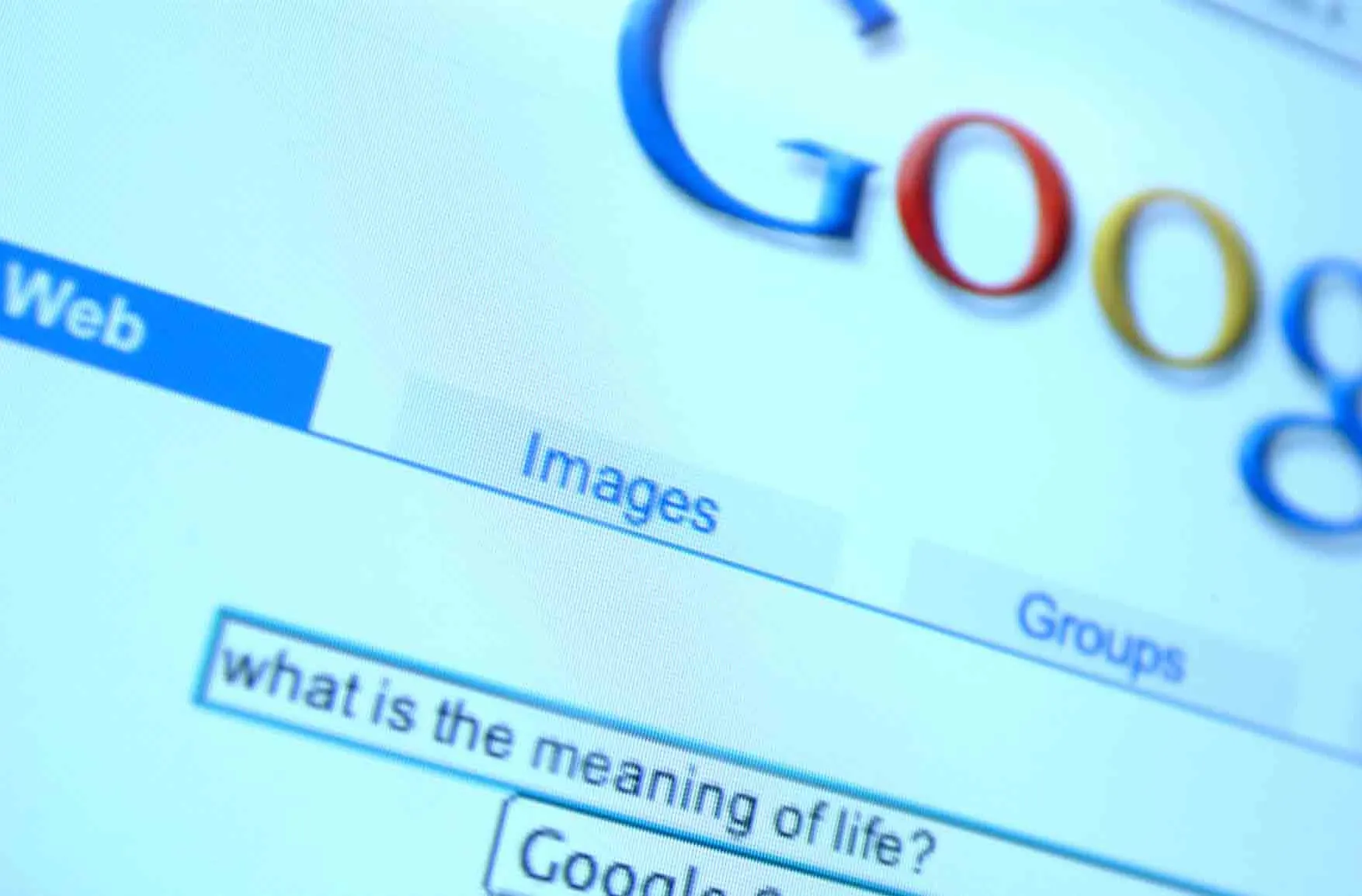 “De ce au bărbaţii sfârcuri?” şi “De ce m-am însurat?”. Topul celor mai BIZARE căutări pe Google