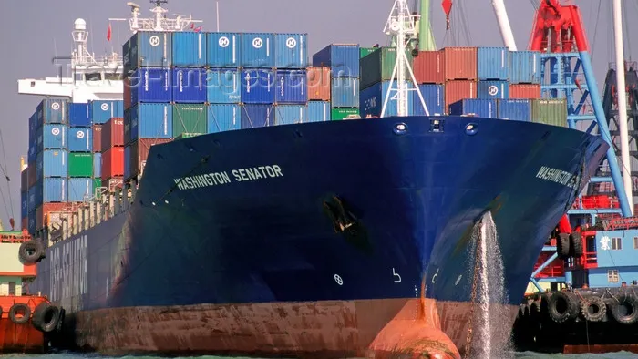 Accident TERIBIL la Hong Kong: două NAVE s-au ciocnit, una s-a SCUFUNDAT
