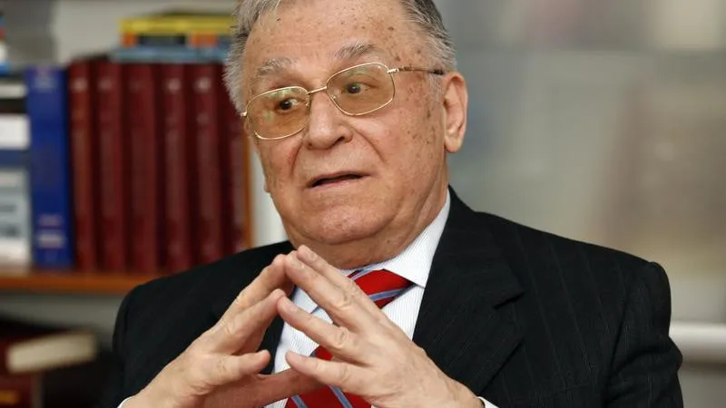 Antonescu: Iliescu a fost "stricat la bătrâneţe de anturajul" cu Dragnea, cum m-a afectat şi pe mine