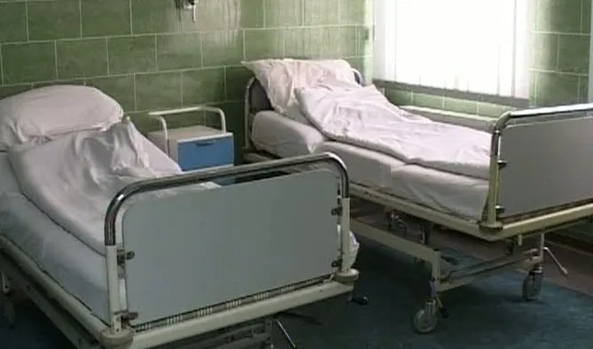 PACIENTĂ LEGATĂ DE PAT, la Spitalul Judeţean din Târgovişte