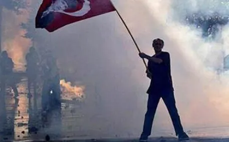 Noi confruntări între protestatari şi forţele de ordine, la Istanbul: doi morţi