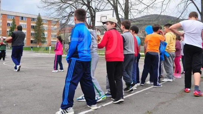 Diagnosticele BIZARE care scutesc mii de elevi de ORA DE SPORT: "De râsul lumii!", spun profesorii 