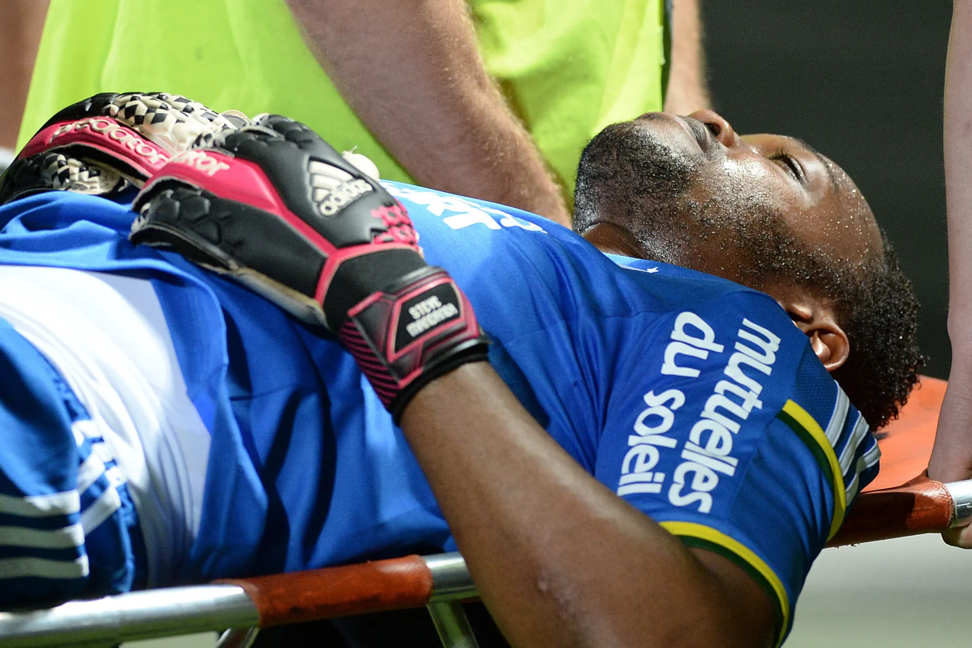 Steve Mandanda şi-a fisurat o vertebră cervicală şi este incert pentru Cupa Mondială