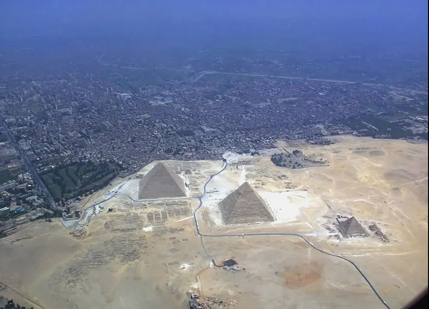 Imagini inedite: Cum arată cele mai cunoscute obiective turistice de pe Terra văzute din alt unghi