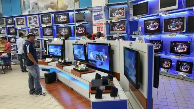 DEJA VU: Românii îşi cumpără din nou plasme PE DATORIE