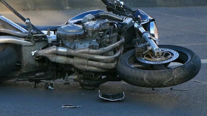 Accident CUMPLIT pe străzile din Craiova - Un motociclist a murit pe loc după ce s-a ciocnit cu o mașină