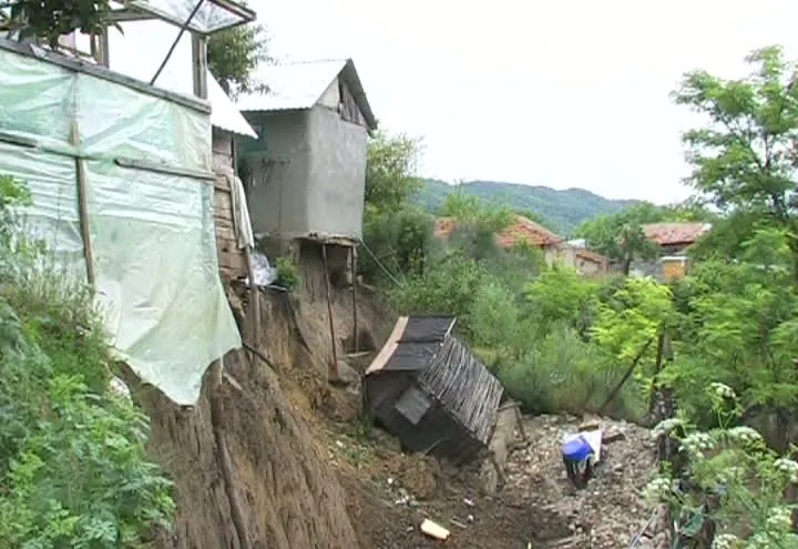 Peste 100 de oameni au murit în urma inundațiilor din Vietnam