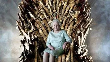 Regina Elisabeta a II-a a Marii Britanii, pe platourile de filmare ale serialului URZEALA TRONURILOR