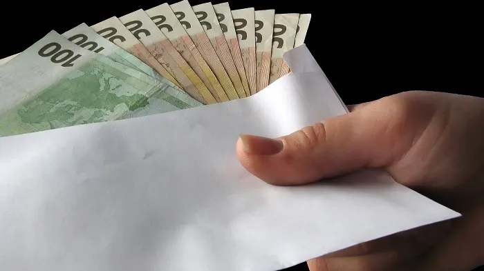Lucrări publice de sute de milioane de euro, ACORDATE PE MITĂ, de Primăria Capitalei