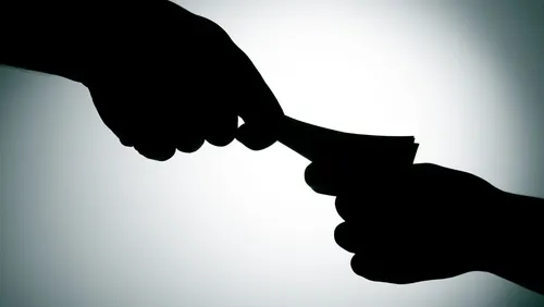 AVOCAT din Constanţa, suspectat de TRAFIC DE INFLUENŢĂ