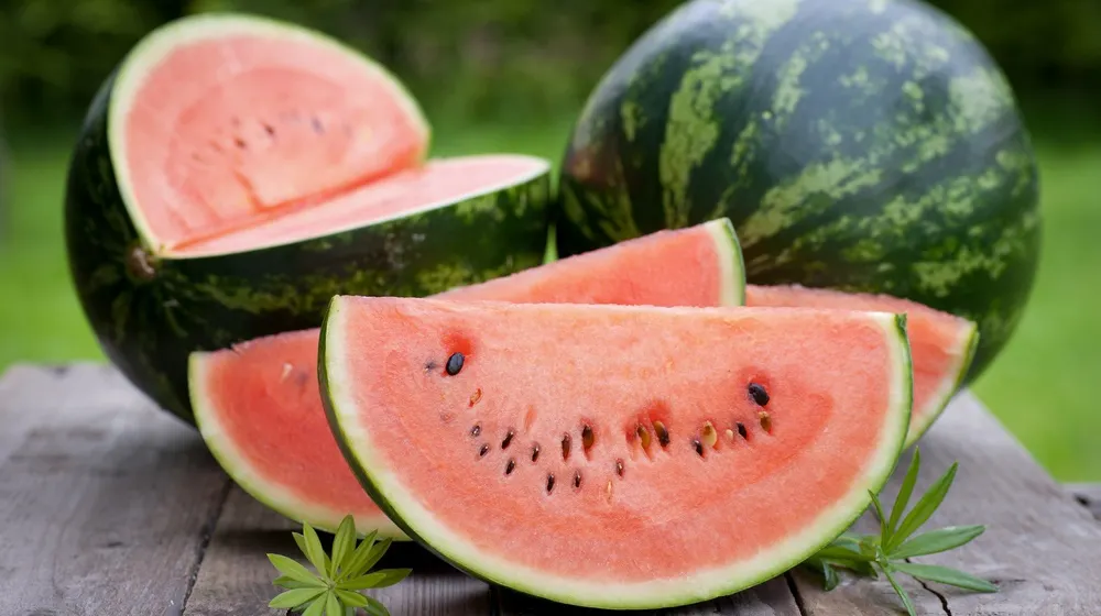 FRESH-REFRESH. Pepenele roșu, desertul ideal în lunile de vară