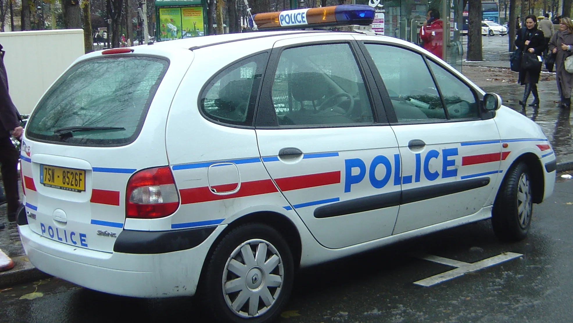 Minor român, între viaţă şi moarte după ce a fost linşat în Franţa