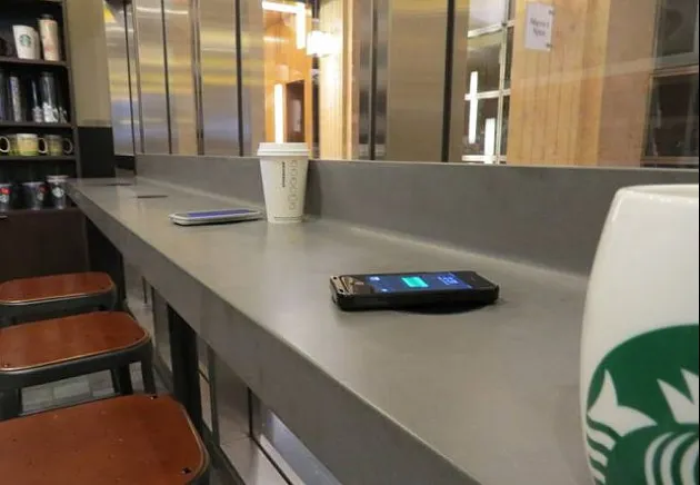 Starbucks se aliază cu Duracell pentru a oferi încărcare wireless