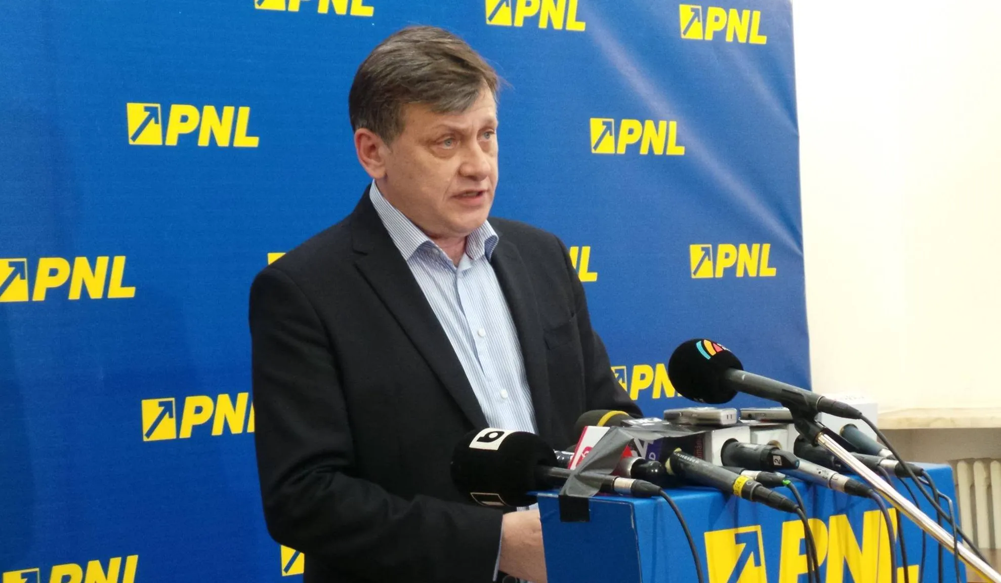 Oamenii promovaţi de Antonescu l-au părăsit sau au ajuns la închisoare