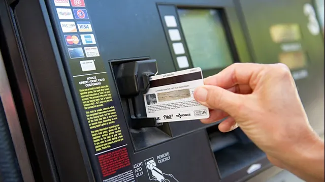 Din 44 milioane de carduri emise, doar 10,6 milioane sunt active